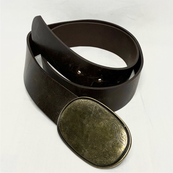 Vintage Accessories - Vintage Leather Belt With Large Oval Conch Buckle